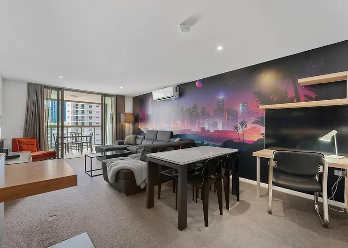 Discover Urban Bliss In Our 1-Bedroom King Bed Apartment! City Views And Cultural Gems