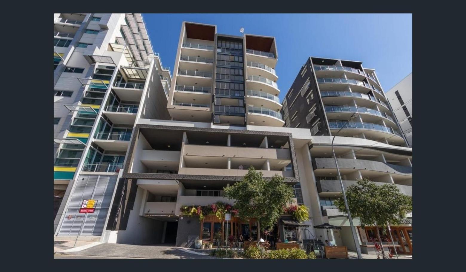 Discover Urban Bliss In Our 1-bedroom King Bed Apartment! Views And Cultural Gems *